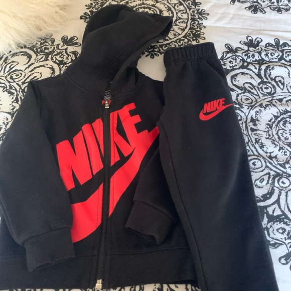 Tracksuit - Picture 3 of 4